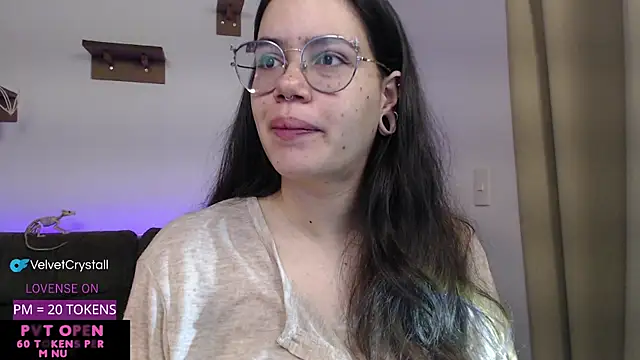 crystalll room online show from October 19, 2025, 6:47 am