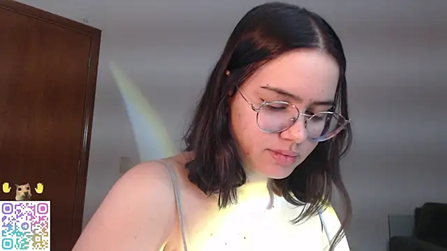 crystalll room online show from July 20, 2026, 12:14 am
