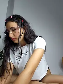 baaby-miiaa online show from February 1, 2025, 5:07 am