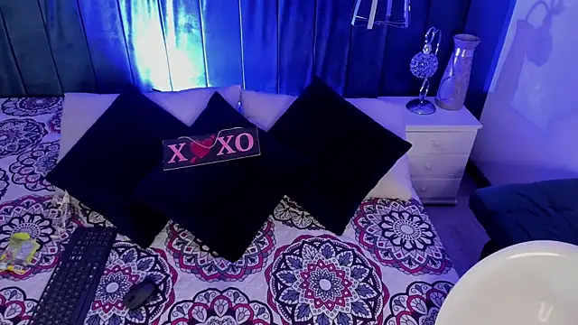 JeanneSabatier online show from February 12, 2025, 7:45 pm