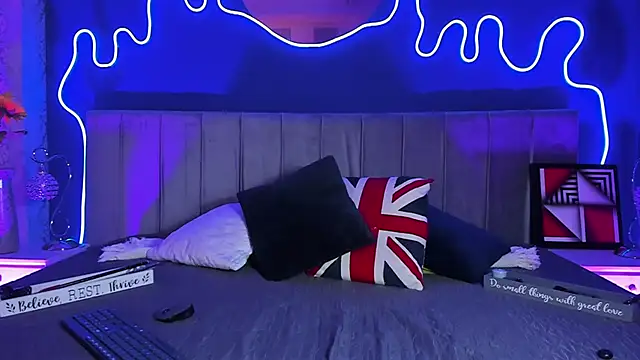 JeanneSabatier online show from February 3, 2026, 7:52 pm