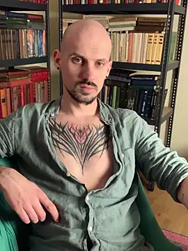 AssHunter4k online show from February 21, 2025, 3:32 pm