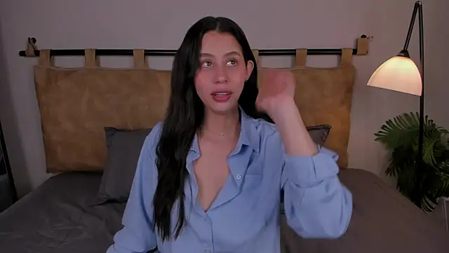 hannah brady online show from September 24, 2025, 10:35 pm