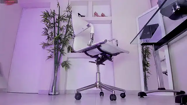 Snapshot of hannah_howeell__ chatting on February 2, 2026, 9:52 am hannah howeell online show from February 2, 2026, 9:52 am