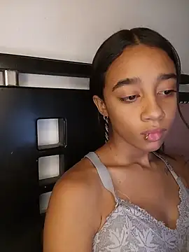Snapshot of Zoe_Sweett18 chatting on June 5, 2026, 6:46 pm Zoe Sweett18 online show from June 5, 2026, 6:46 pm