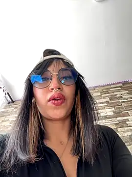 MiaFlamesxxx online show from November 27, 2025, 2:52 pm