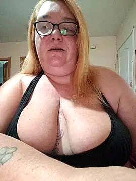 diosacurvy1984 online show from October 17, 2025, 8:17 am