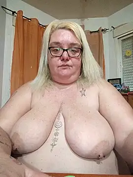 diosacurvy1984 online show from April 10, 2026, 7:24 am