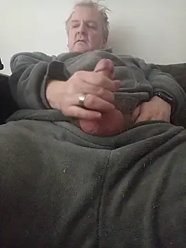 Snapshot of Paolo7619 chatting on October 29, 2025, 8:27 am Paolo7619 online show from October 29, 2025, 8:27 am