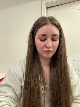 KiraBarlows online show from March 13, 2026, 7:42 pm