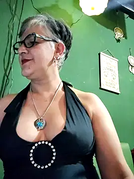 ilonna2025 online show from October 15, 2025, 11:38 pm