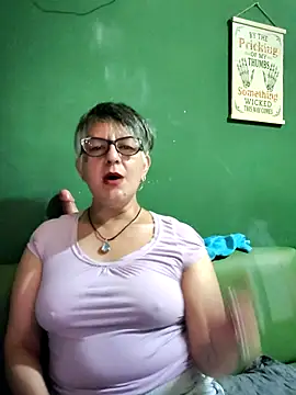 ilonna2025 online show from October 25, 2025, 11:32 pm