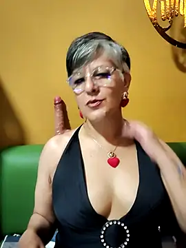 ilonna2025 online show from April 9, 2026, 10:15 pm