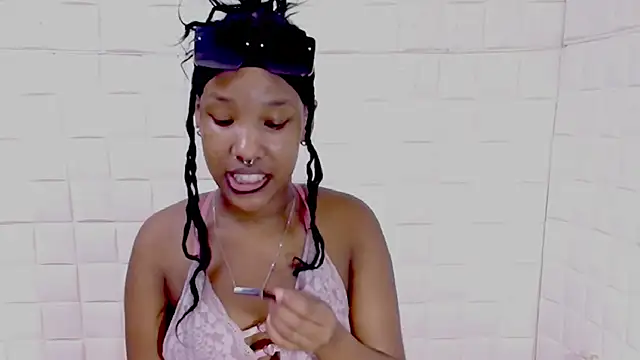 EroticSexyPrada online show from April 21, 2026, 5:17 pm