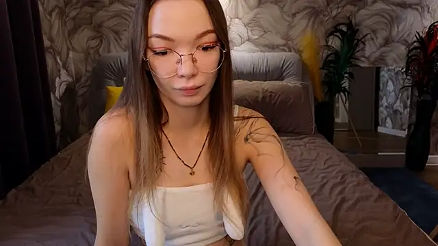 SusannJohnson online show from September 18, 2025, 12:23 am