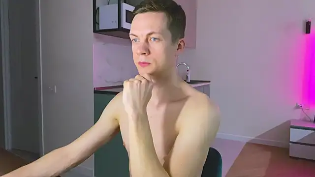 max shy online show from March 7, 2025, 9:27 pm