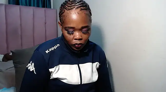 Hazel-nutt online show from March 19, 2025, 4:03 am