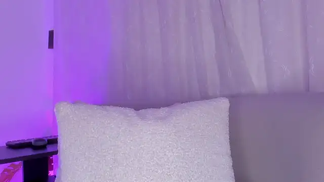 cutte hanna18 online show from April 18, 2026, 7:07 pm