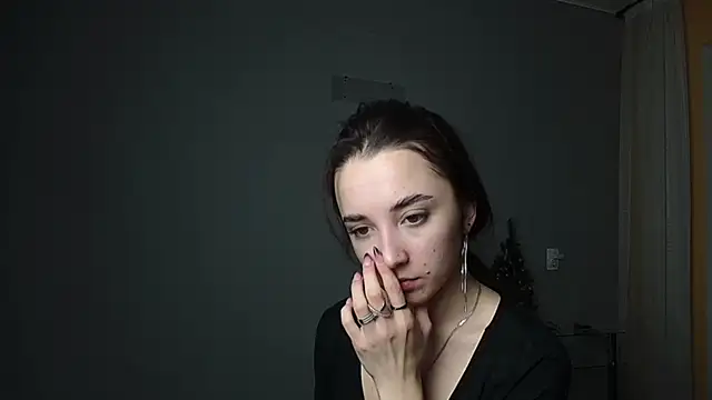 Eva Gloryy online show from February 12, 2025, 6:09 pm