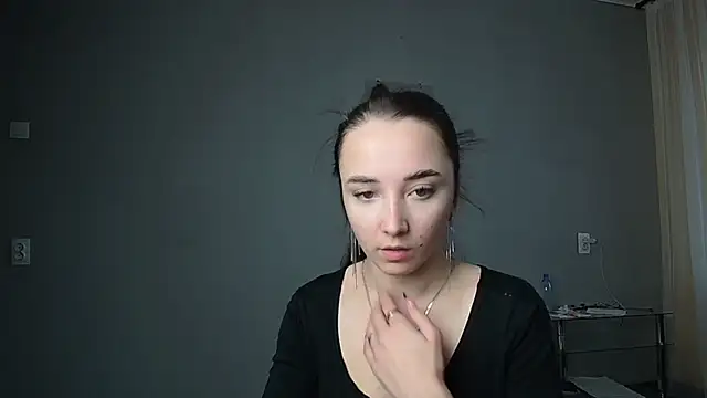 Eva Gloryy online show from March 20, 2025, 3:36 pm