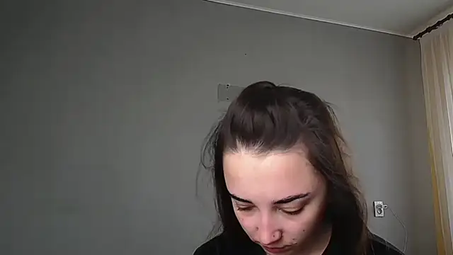 Eva Gloryy online show from April 28, 2026, 7:35 am