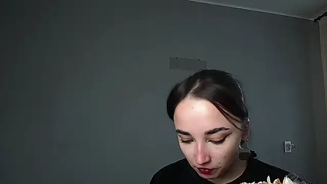 Eva Gloryy online show from April 29, 2026, 1:37 pm