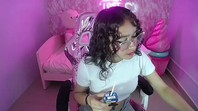 kassandra ch  online show from February 21, 2025, 6:04 pm