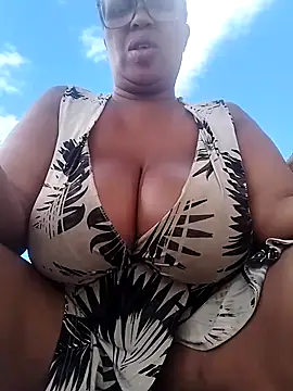 bubblendz1988 online show from February 25, 2026, 12:48 pm