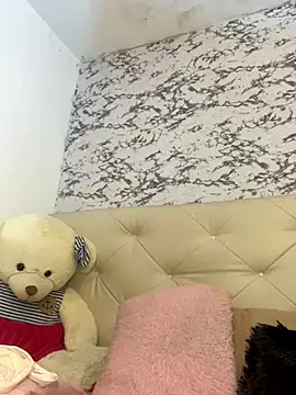 Lili  taylor online show from September 10, 2025, 12:16 pm