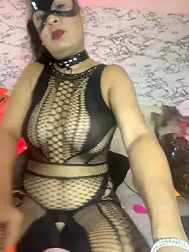 Lili  taylor online show from October 31, 2025, 1:39 am