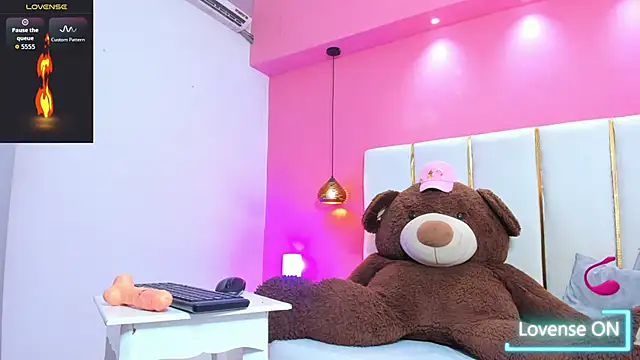 Alliison fox online show from October 30, 2025, 1:23 pm