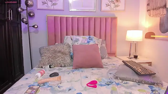 ValerieJones 1 online show from March 6, 2025, 8:05 pm