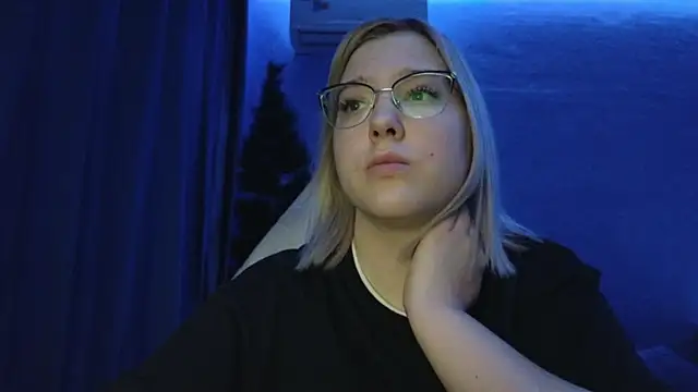 Snapshot of HotBrandyX chatting on December 15, 2025, 10:52 am HotBrandyX online show from December 15, 2025, 10:52 am