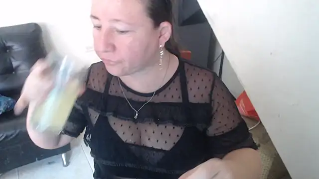 Yohis Kiut25 online show from September 24, 2025, 6:11 pm