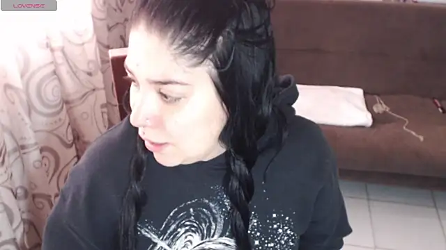 sharonnleon online show from June 5, 2026, 1:39 pm