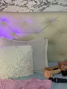 viktoria davis  online show from February 18, 2025, 2:27 am