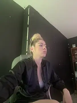 viktoria davis  online show from March 8, 2025, 10:56 pm