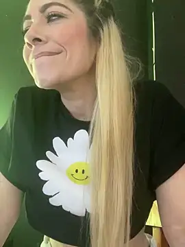 viktoria davis  online show from March 11, 2025, 1:05 am