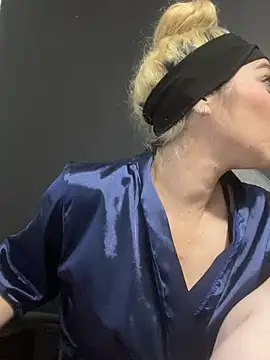 viktoria davis  online show from March 18, 2025, 2:25 am