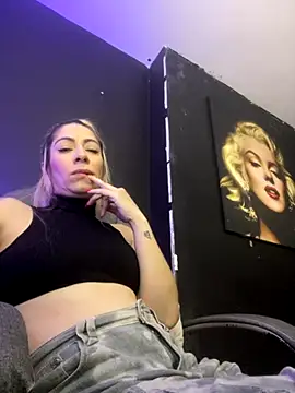 viktoria davis  online show from September 13, 2025, 11:04 pm