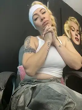 viktoria davis  online show from October 2, 2025, 11:34 pm