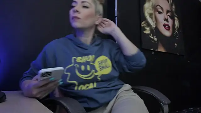 viktoria davis  online show from October 15, 2025, 10:21 pm