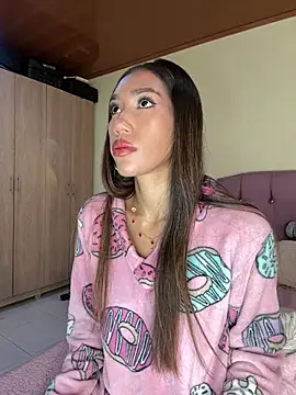 zoe storm online show from April 19, 2026, 6:07 pm