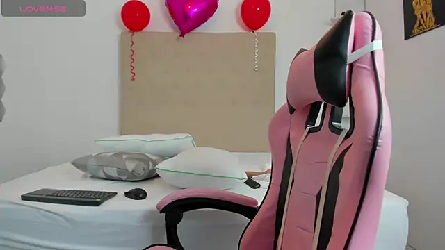 Michelle Jaramillo online show from February 14, 2025, 7:33 pm