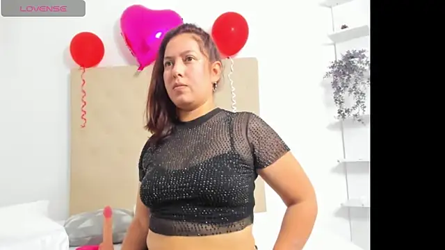 Michelle Jaramillo online show from February 18, 2025, 8:14 pm