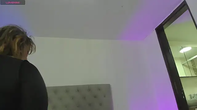 Dayana  Ospina online show from February 10, 2025, 7:38 pm