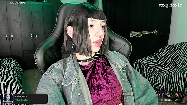 roxy toxic online show from October 9, 2025, 1:25 am