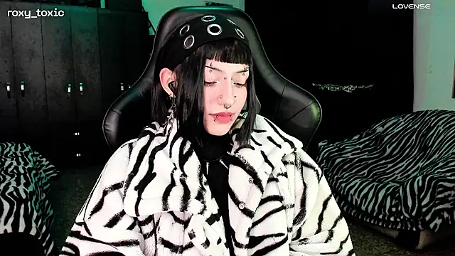 roxy toxic online show from November 13, 2025, 12:42 am