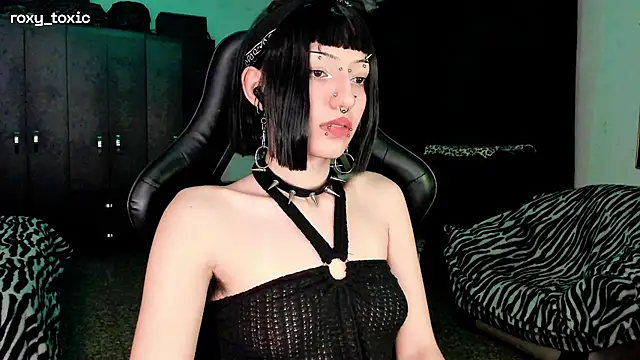 roxy toxic online show from November 18, 2025, 12:38 am