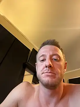 biggzee6 online show from October 30, 2025, 4:03 am